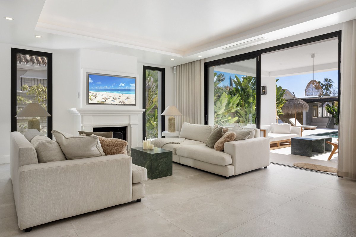 6 Bed Detached Villa in Nueva Andalucía