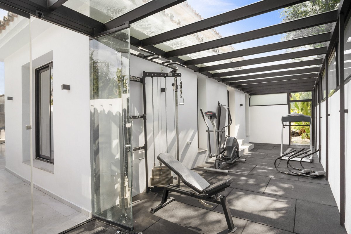 6 Bed Detached Villa in Nueva Andalucía