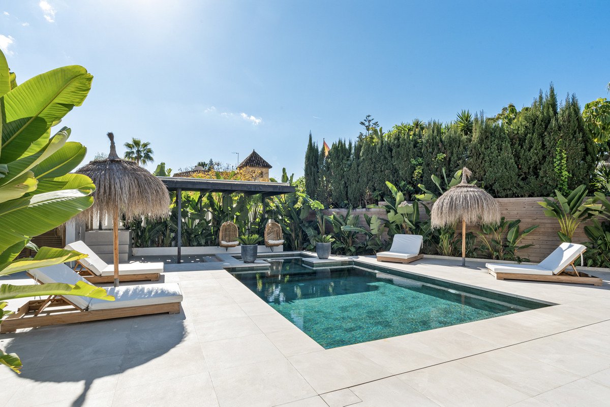 6 Bed Detached Villa in Nueva Andalucía