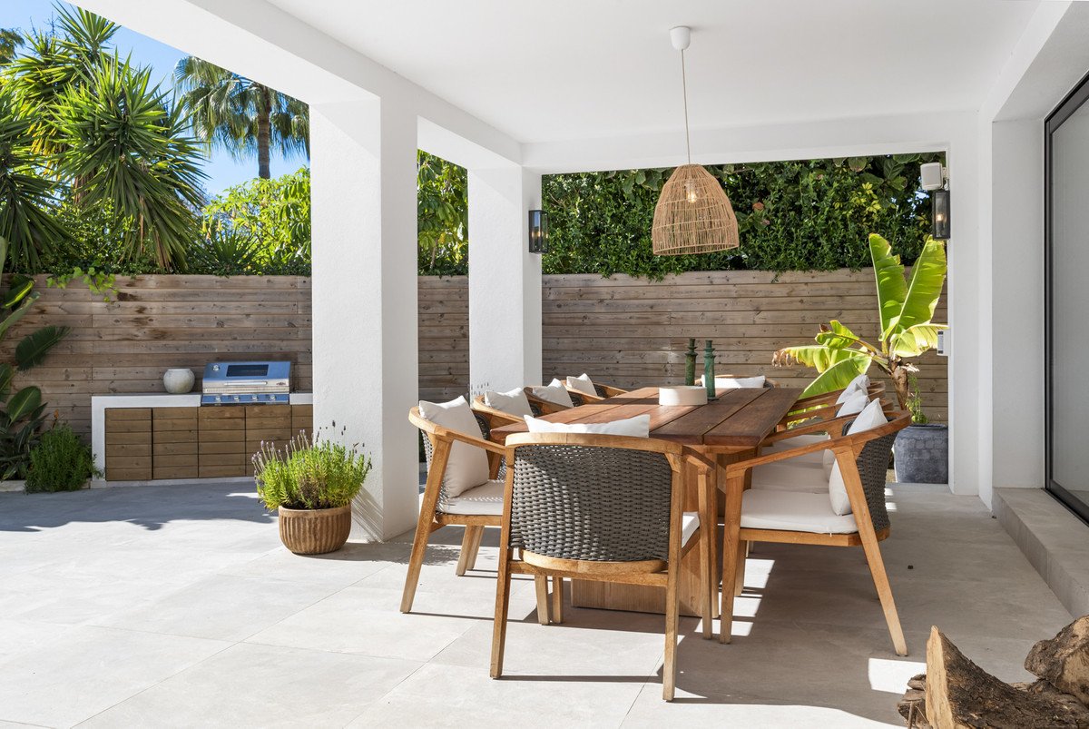 6 Bed Detached Villa in Nueva Andalucía