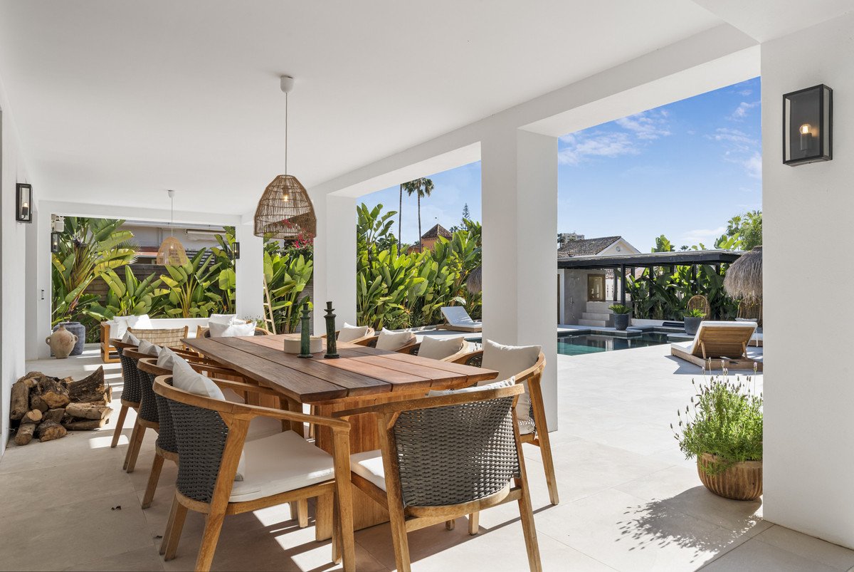 6 Bed Detached Villa in Nueva Andalucía