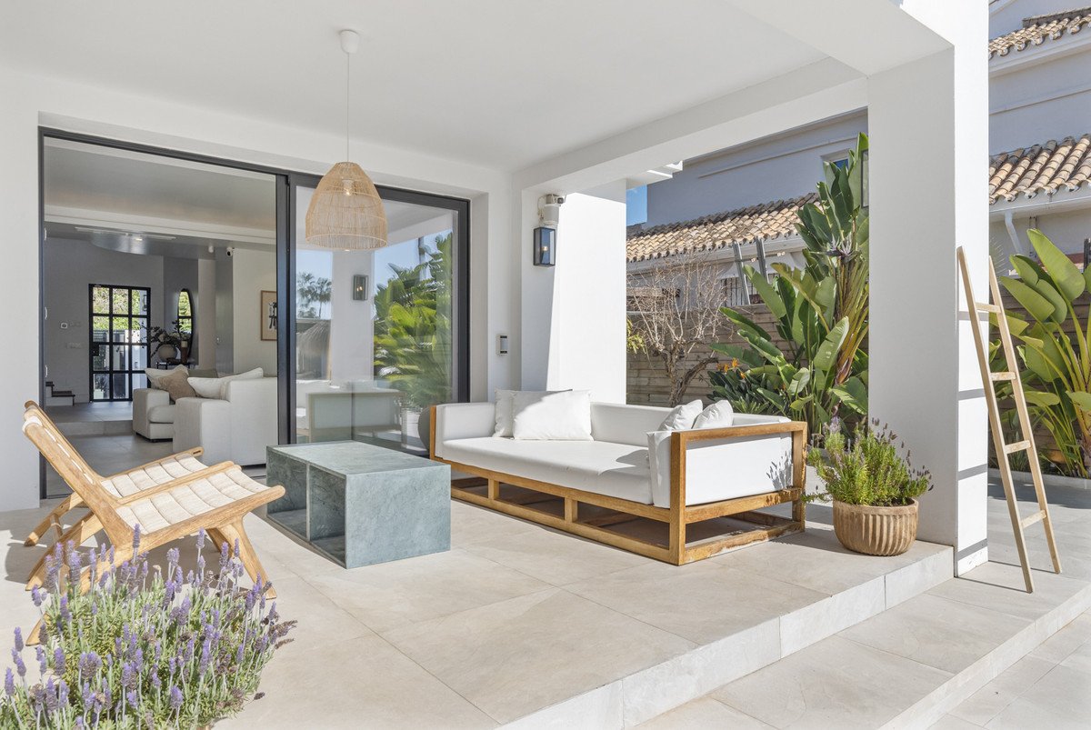 6 Bed Detached Villa in Nueva Andalucía
