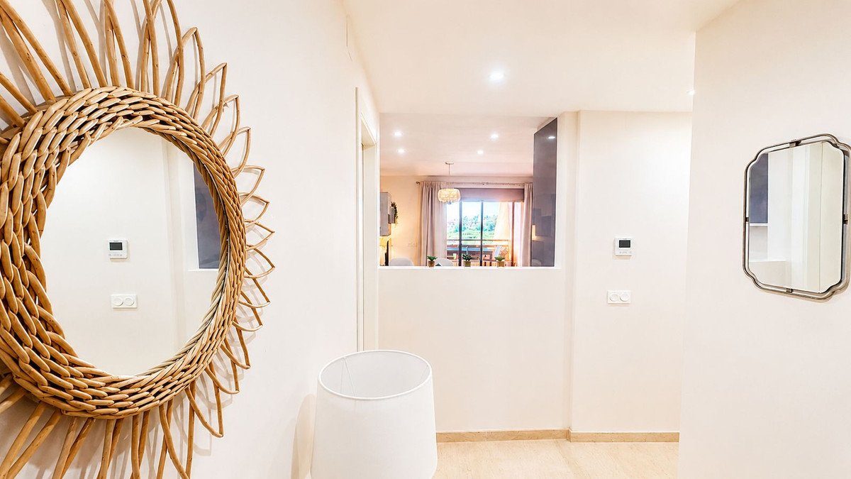 3 Bed Middle Floor Apartment in La Duquesa
