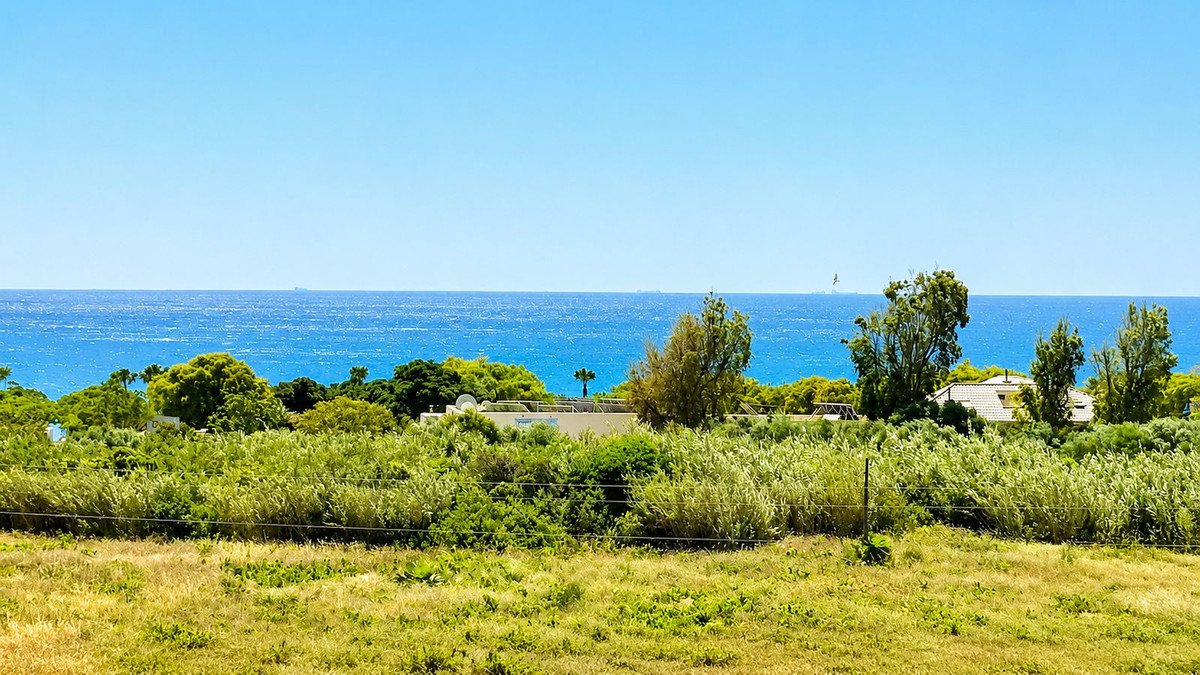 3 Bed Middle Floor Apartment in La Duquesa