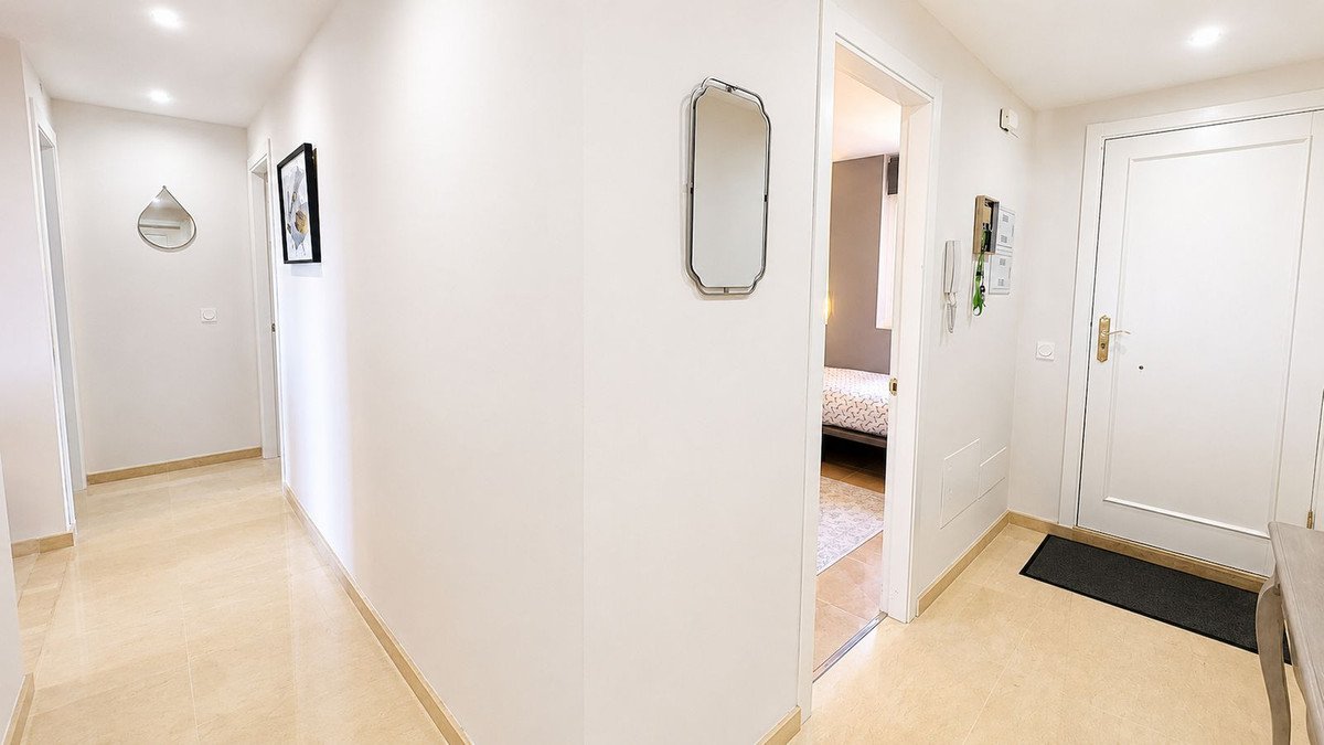 3 Bed Middle Floor Apartment in La Duquesa