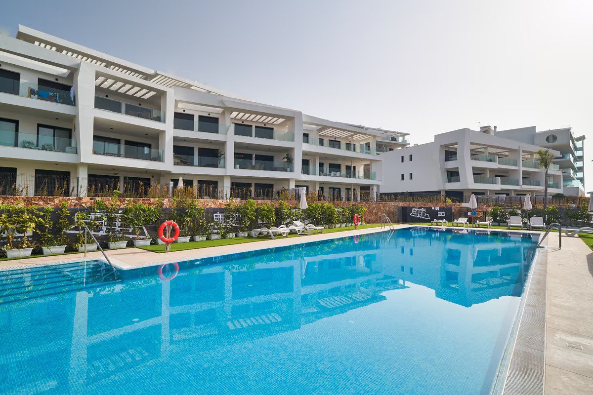 2 Bed Middle Floor Apartment in Fuengirola