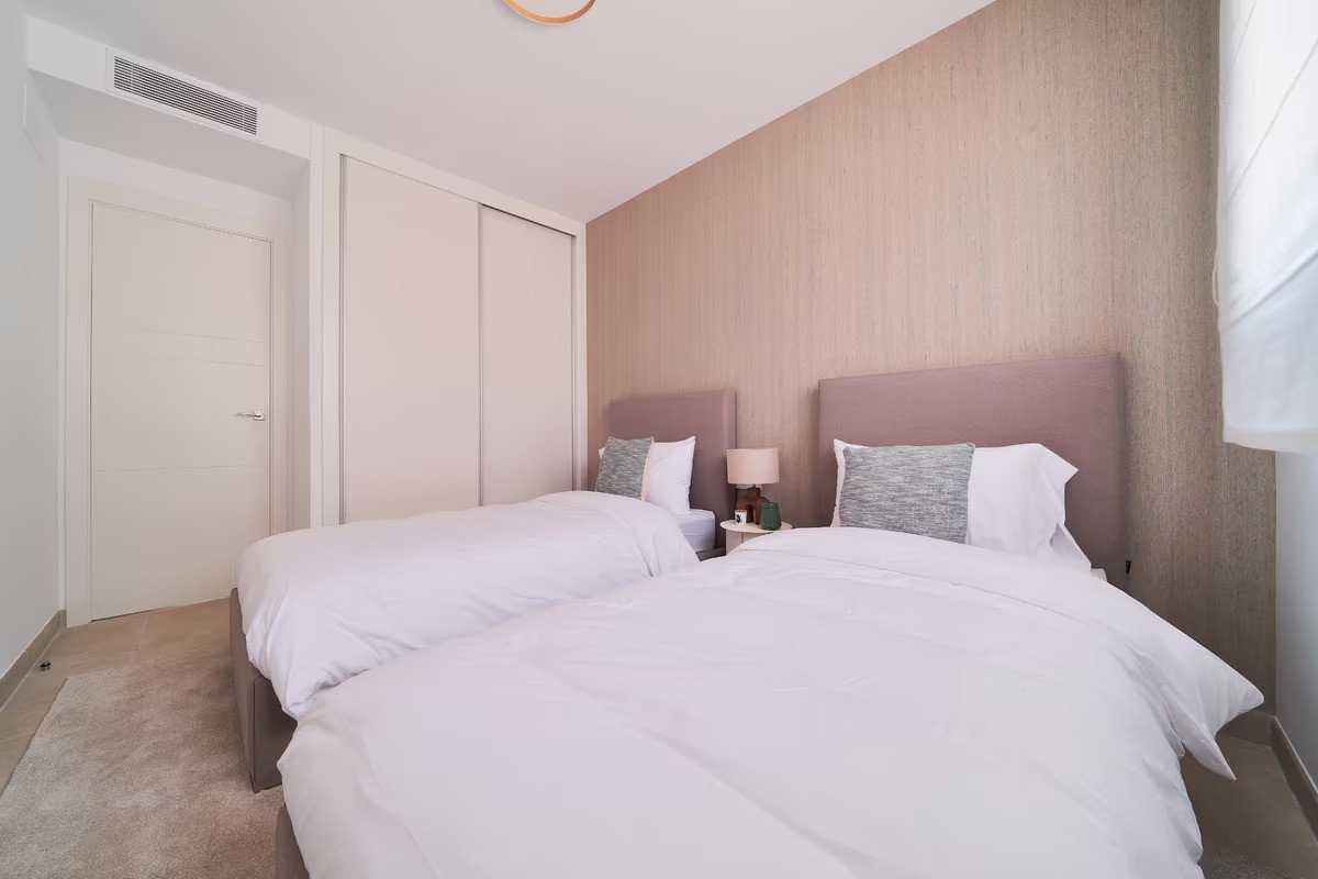 2 Bed Middle Floor Apartment in Fuengirola