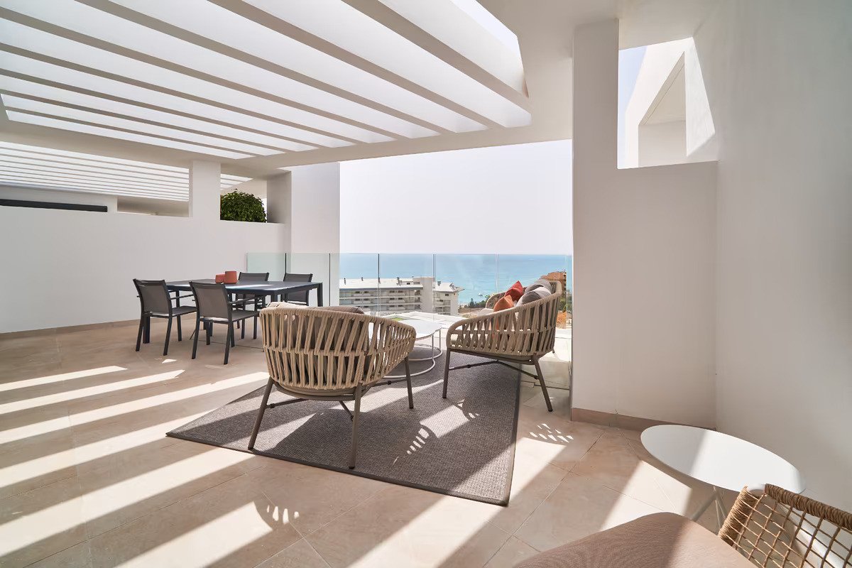 2 Bed Middle Floor Apartment in Fuengirola