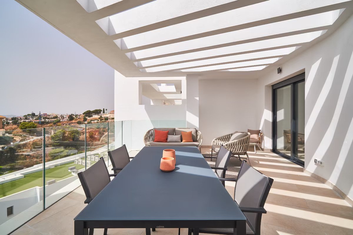 2 Bed Middle Floor Apartment in Fuengirola