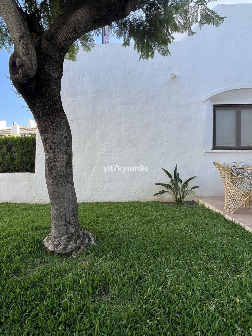 2 Bed Ground Floor Apartment in Estepona