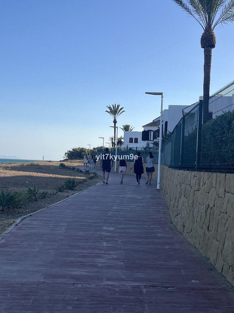 2 Bed Ground Floor Apartment in Estepona