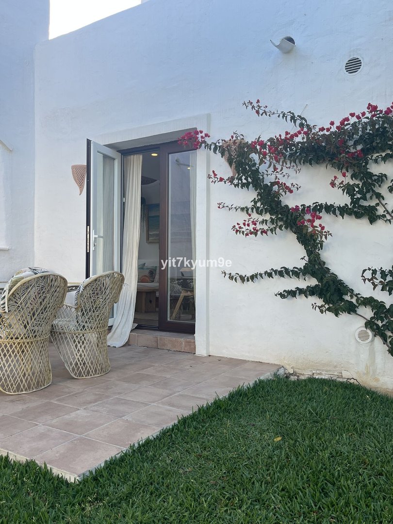 2 Bed Ground Floor Apartment in Estepona