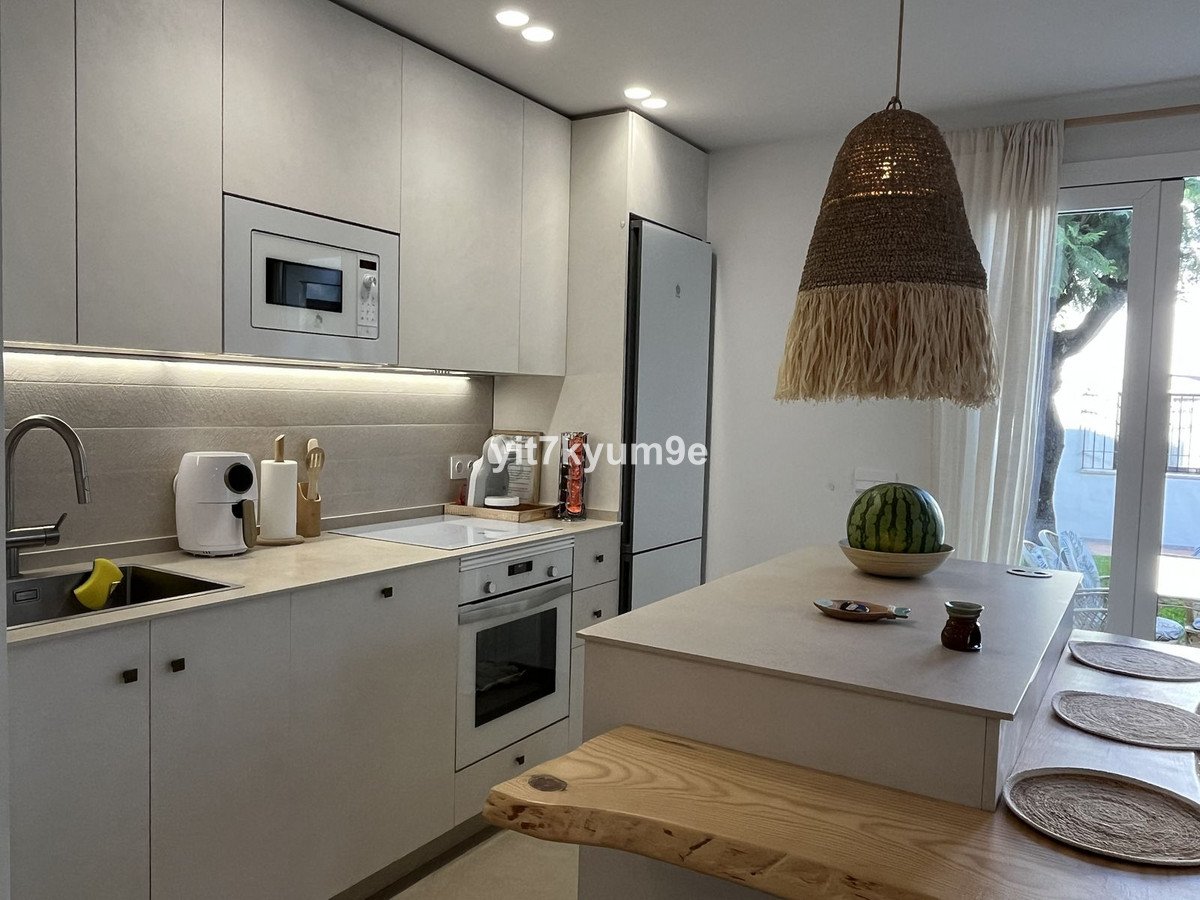 2 Bed Ground Floor Apartment in Estepona