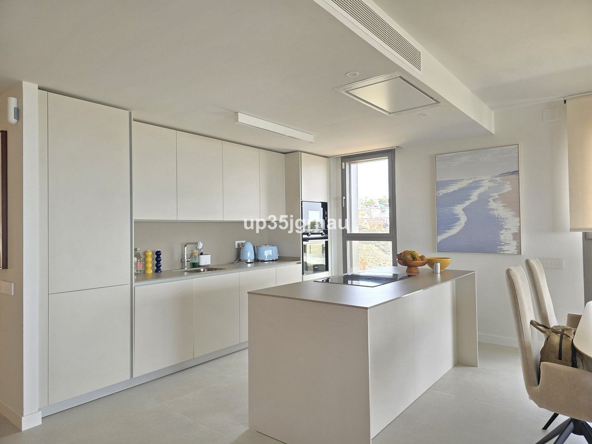 3 Bed Middle Floor Apartment in Selwo