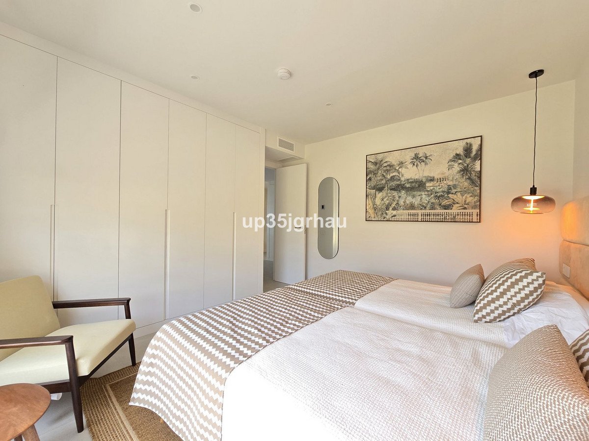 3 Bed Middle Floor Apartment in Selwo