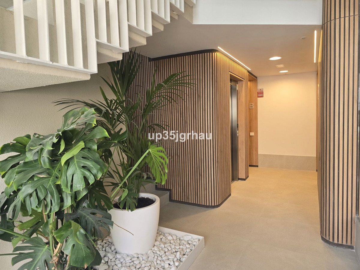 3 Bed Middle Floor Apartment in Selwo