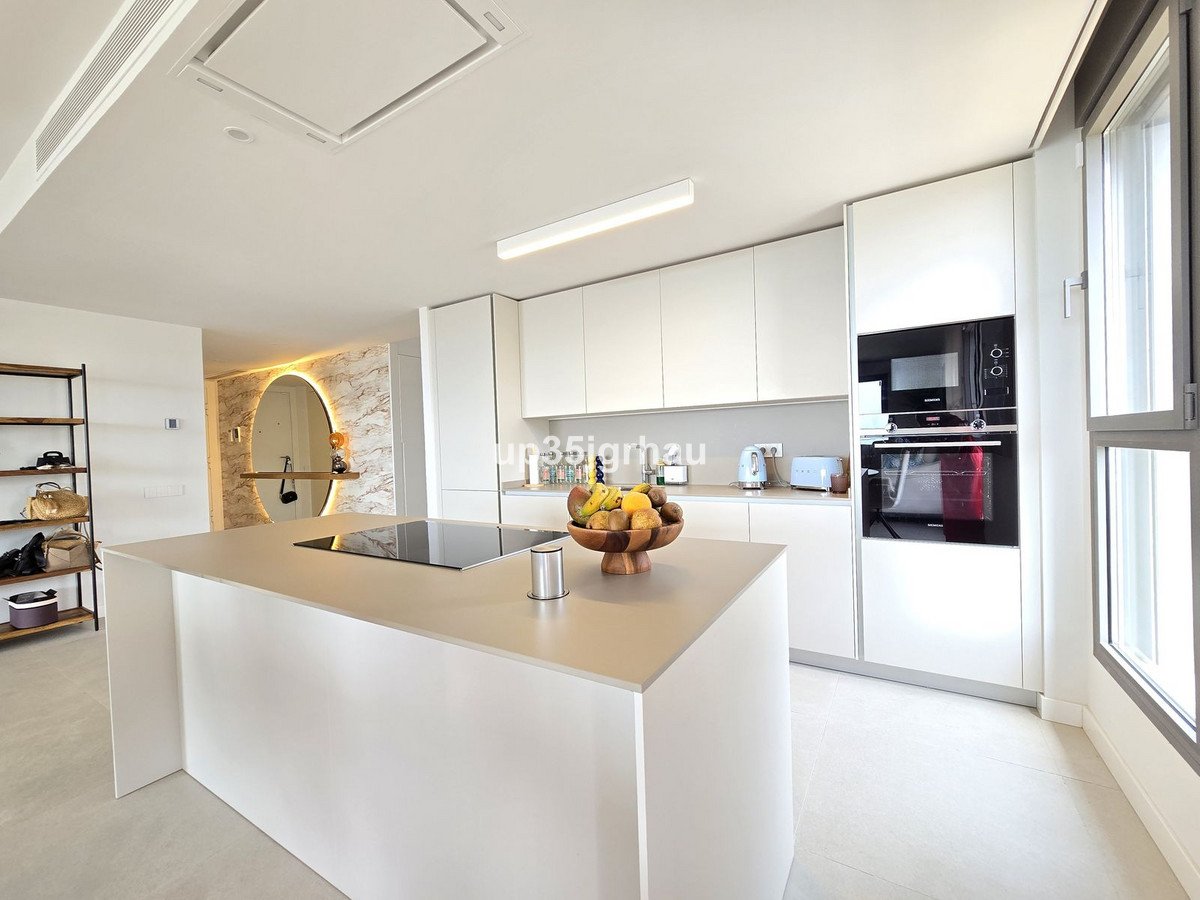 3 Bed Middle Floor Apartment in Selwo
