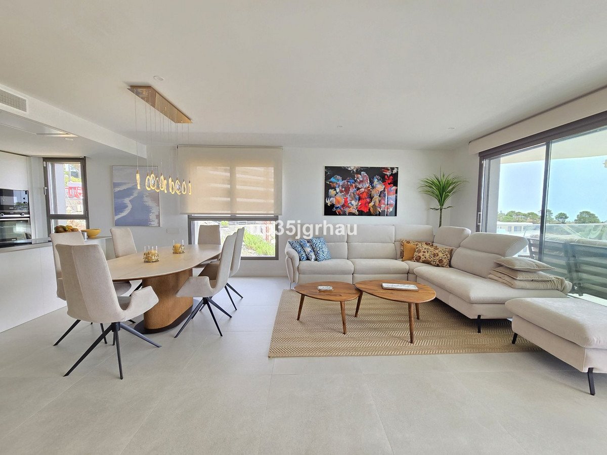 3 Bed Middle Floor Apartment in Selwo