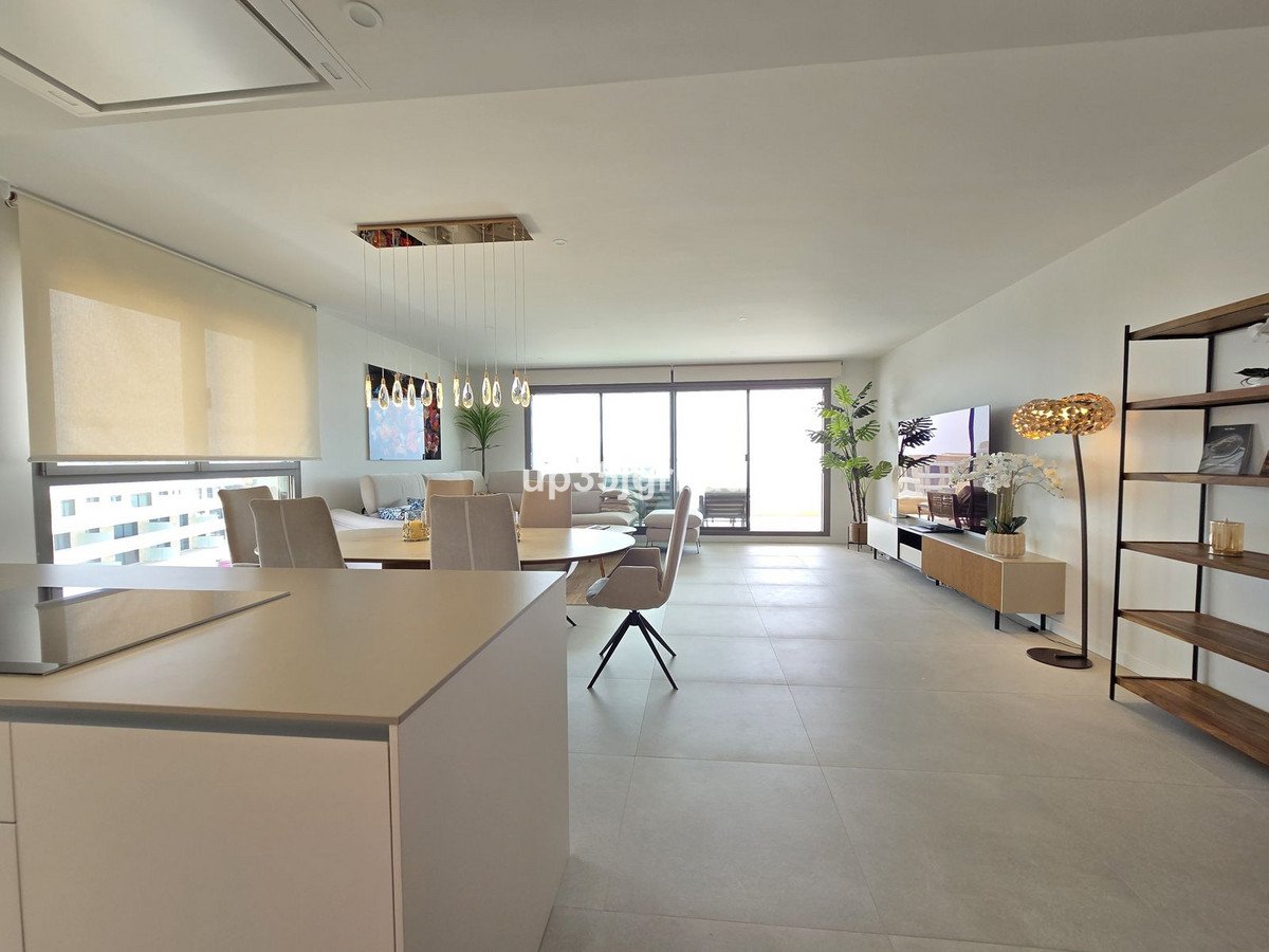 3 Bed Middle Floor Apartment in Selwo