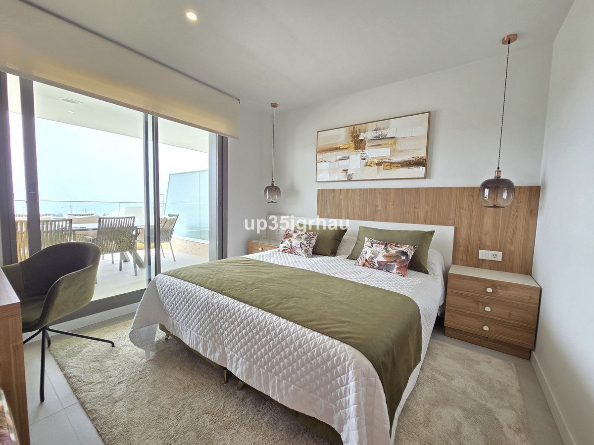 3 Bed Middle Floor Apartment in Selwo