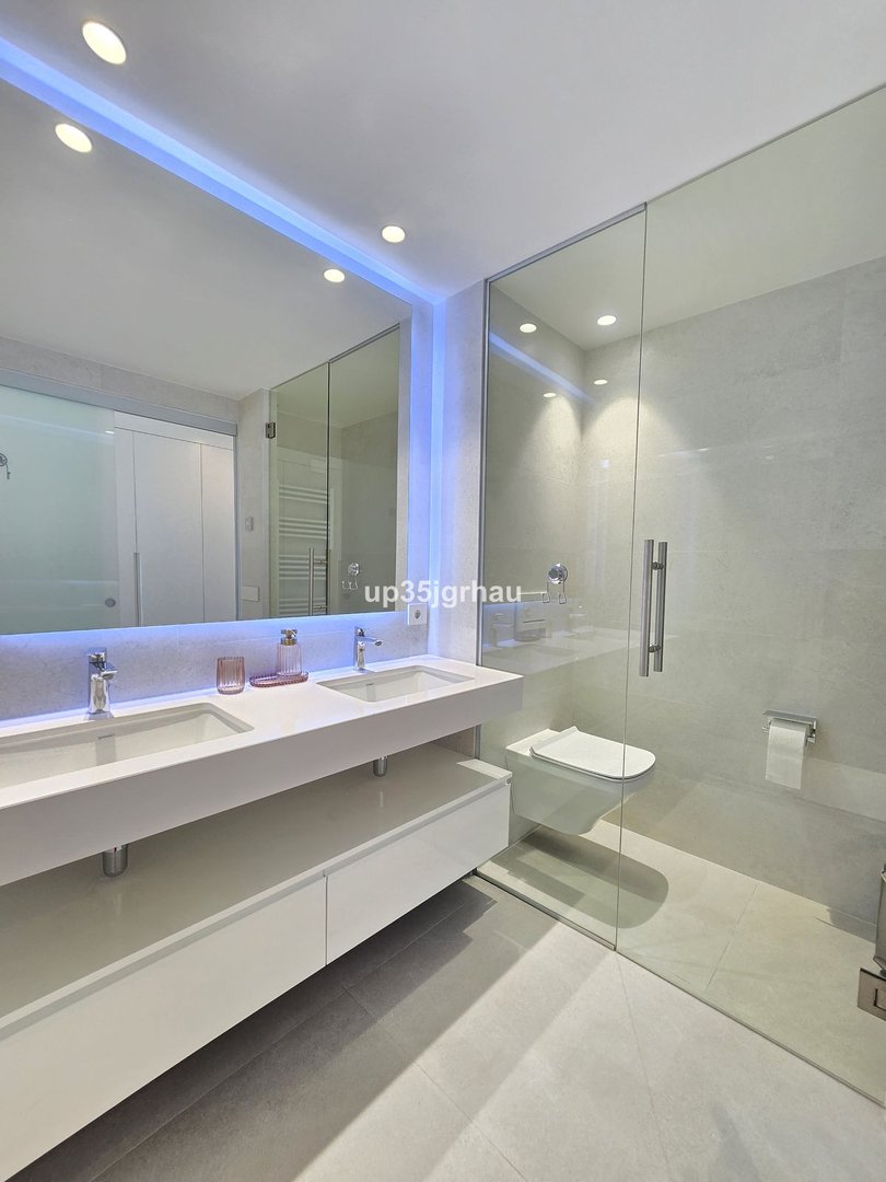 3 Bed Middle Floor Apartment in Selwo