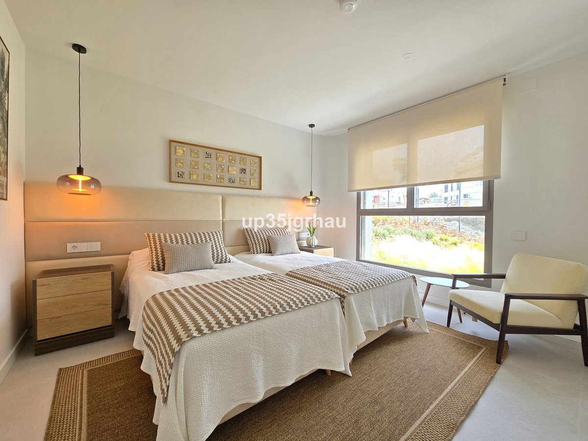 3 Bed Middle Floor Apartment in Selwo
