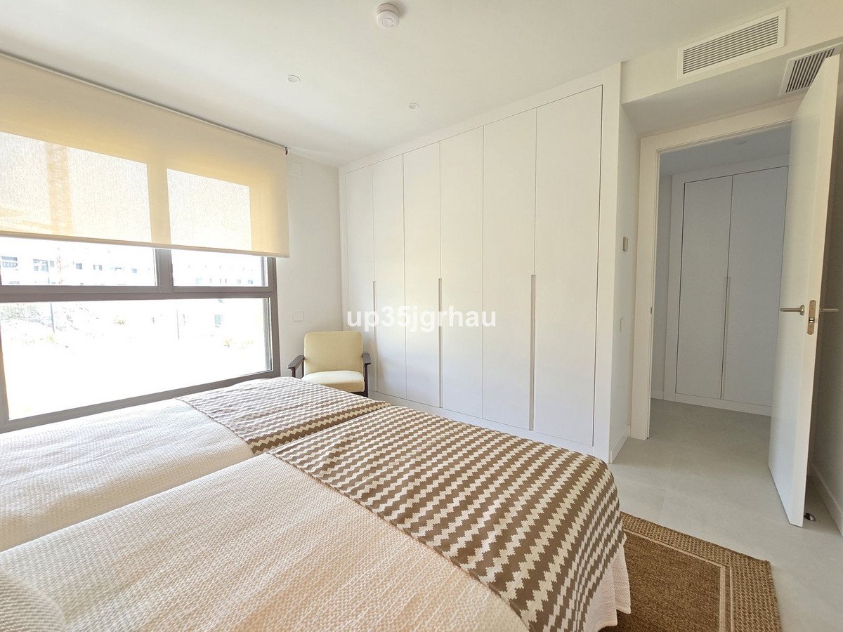 3 Bed Middle Floor Apartment in Selwo