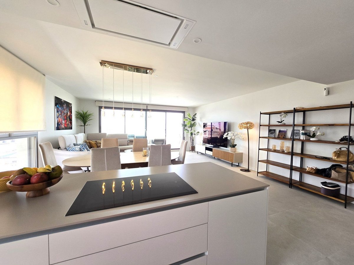 3 Bed Middle Floor Apartment in Selwo