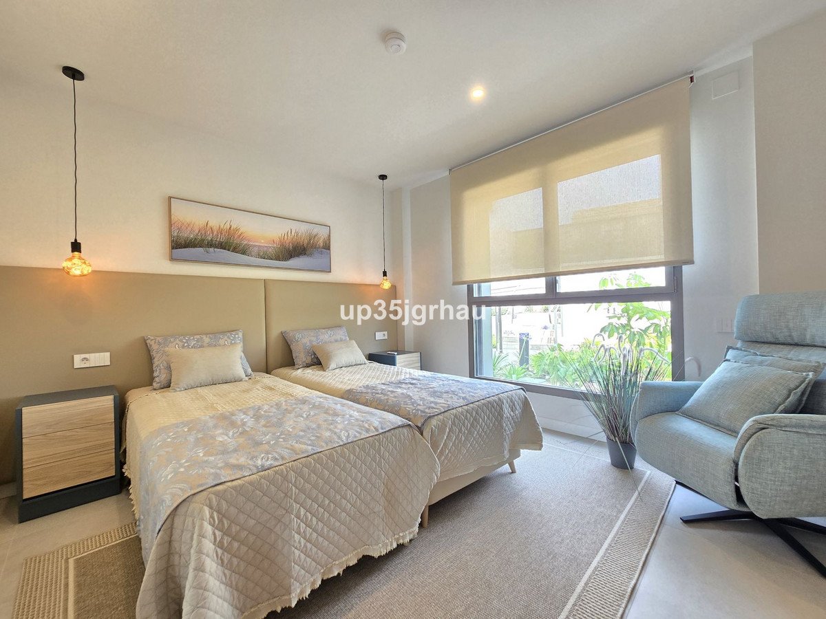 3 Bed Middle Floor Apartment in Selwo