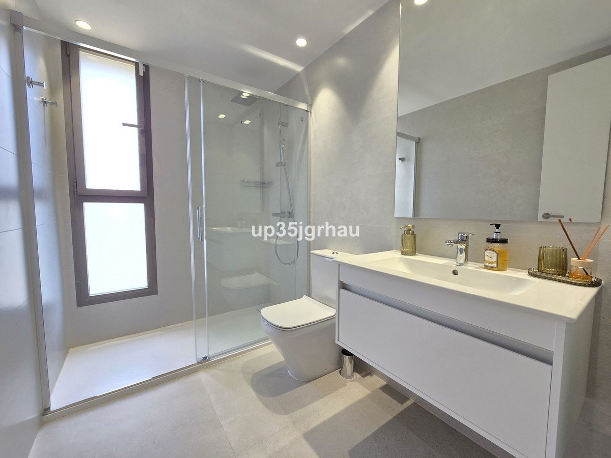 3 Bed Middle Floor Apartment in Selwo