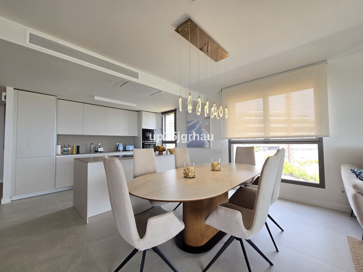 3 Bed Middle Floor Apartment in Selwo