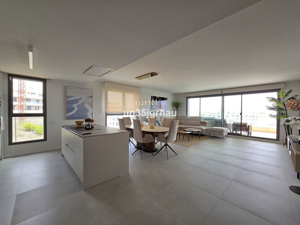3 Bed Middle Floor Apartment in Selwo