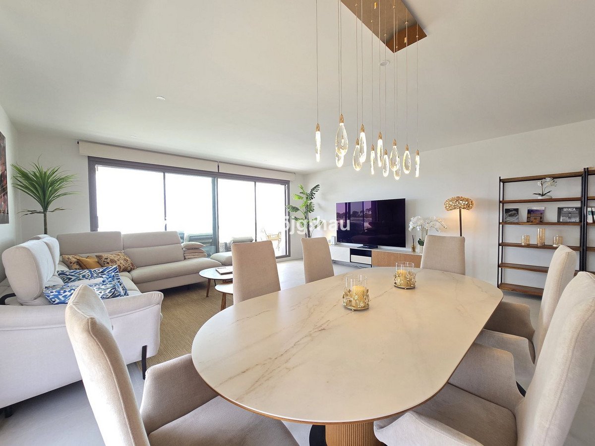 3 Bed Middle Floor Apartment in Selwo