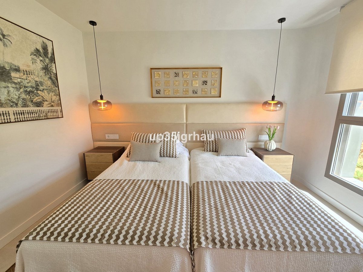 3 Bed Middle Floor Apartment in Selwo