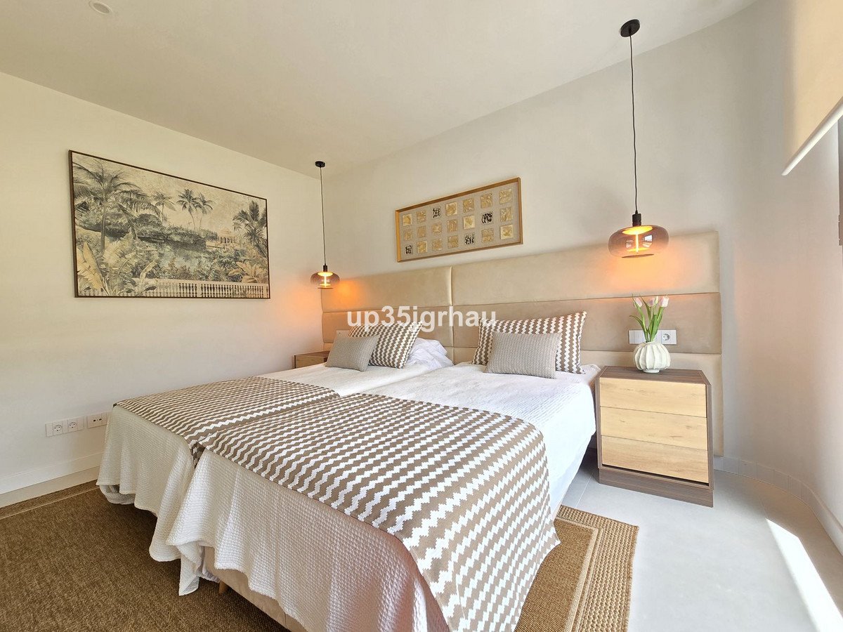 3 Bed Middle Floor Apartment in Selwo