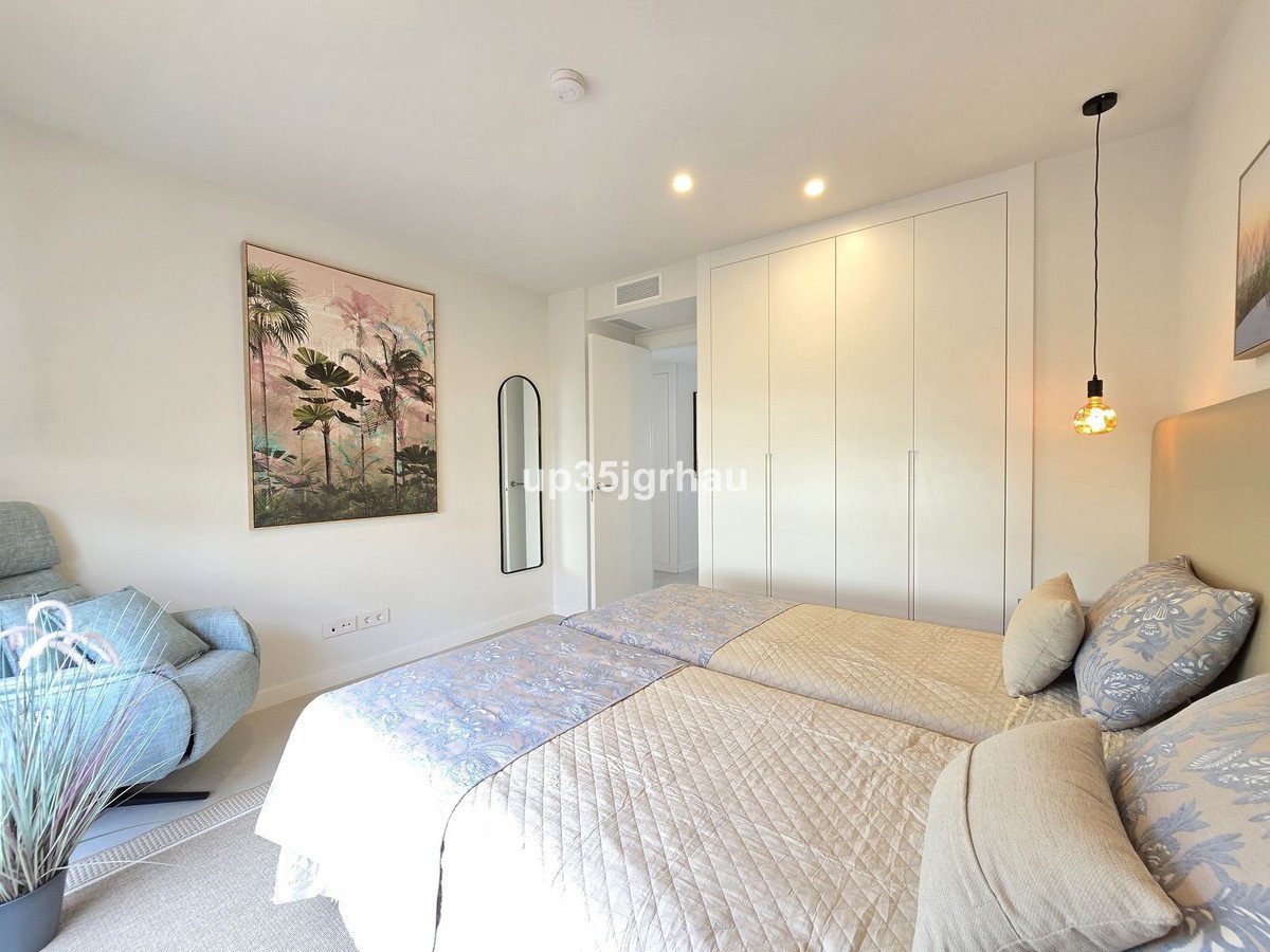 3 Bed Middle Floor Apartment in Selwo