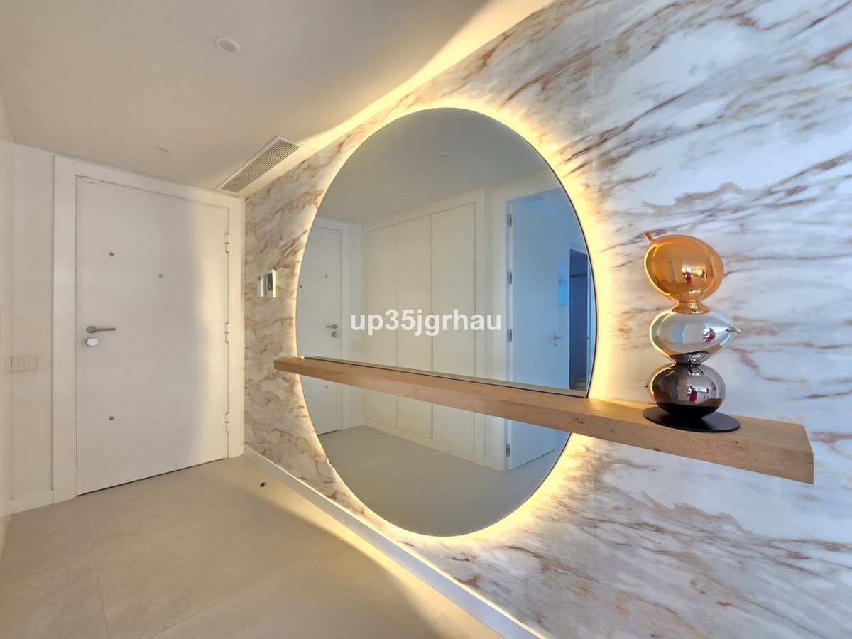 3 Bed Middle Floor Apartment in Selwo