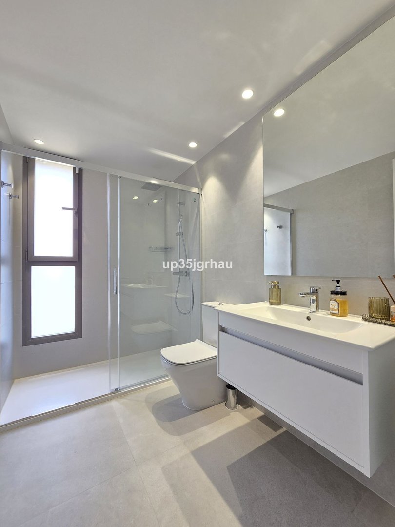 3 Bed Middle Floor Apartment in Selwo