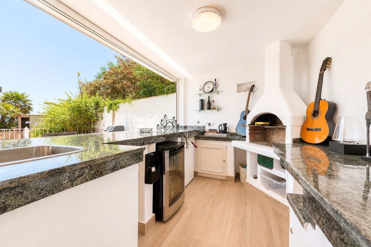 5 Bed Detached Villa in Manilva