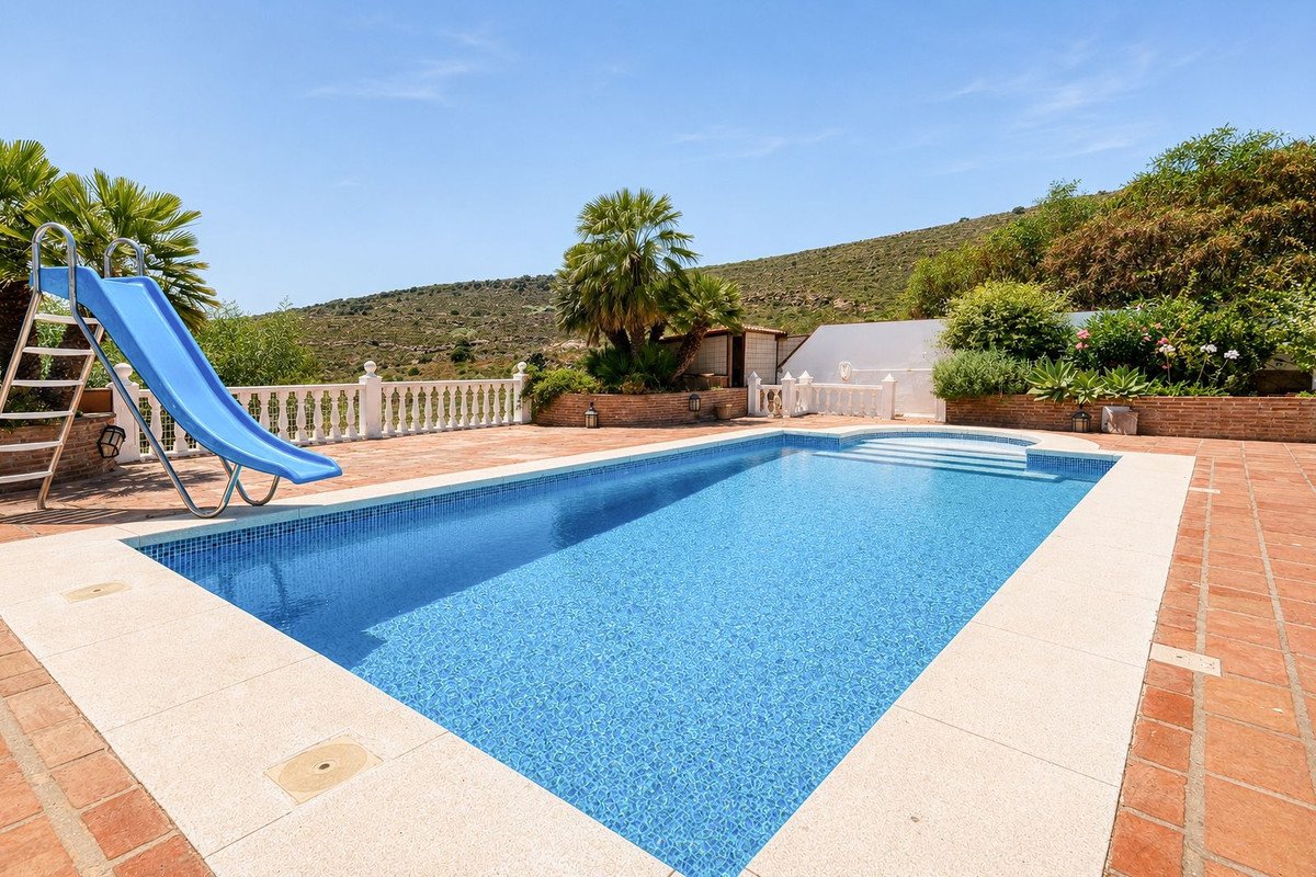 5 Bed Detached Villa in Manilva