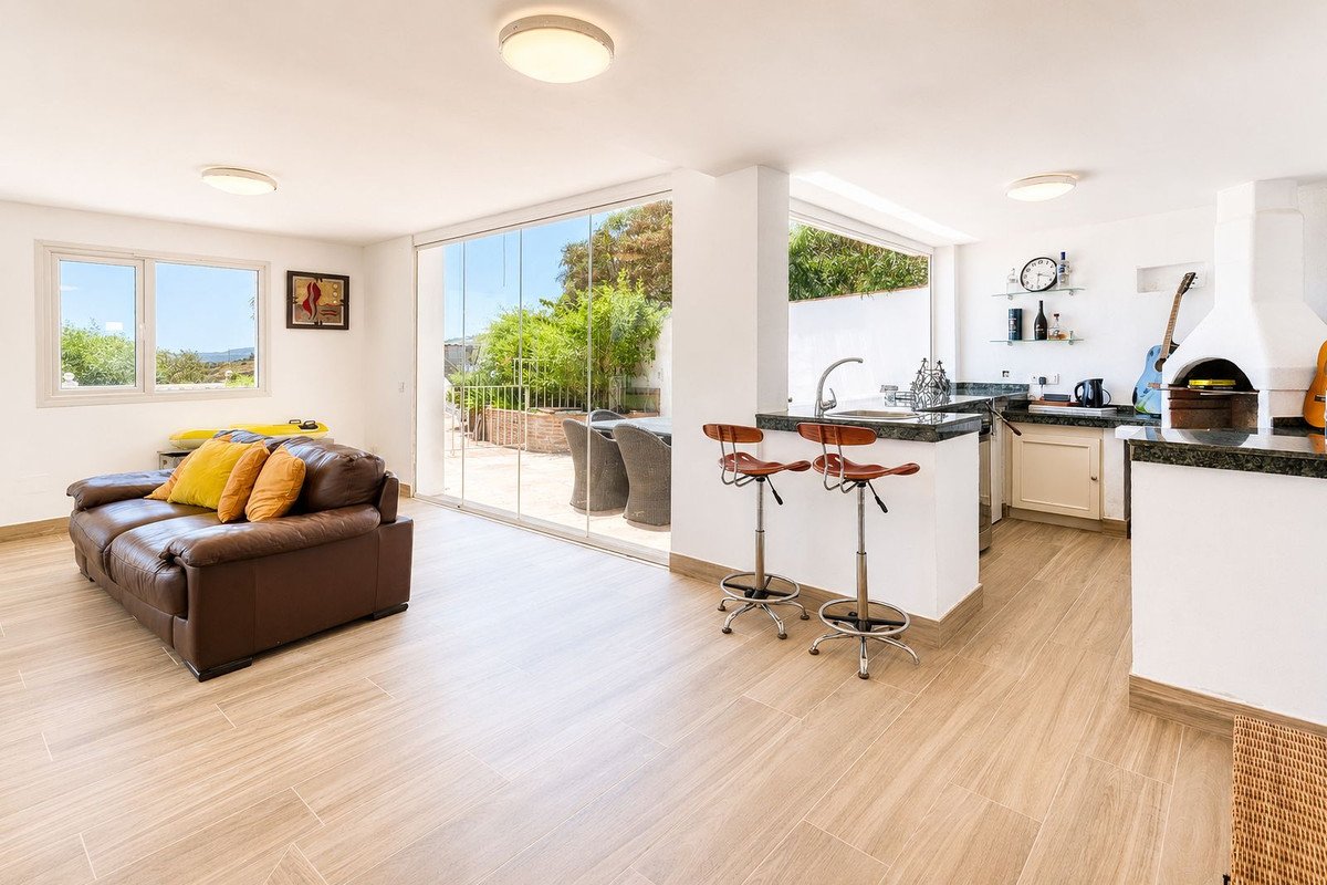 5 Bed Detached Villa in Manilva