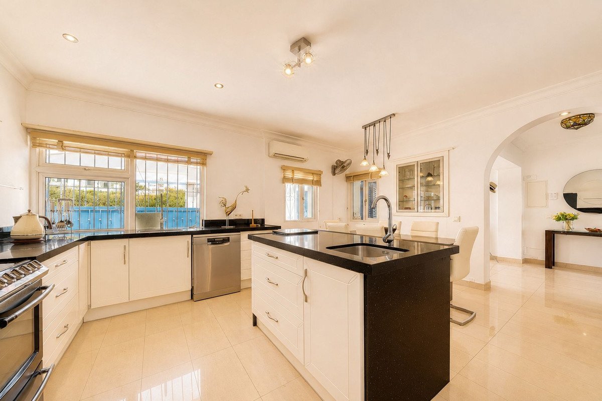 5 Bed Detached Villa in Manilva