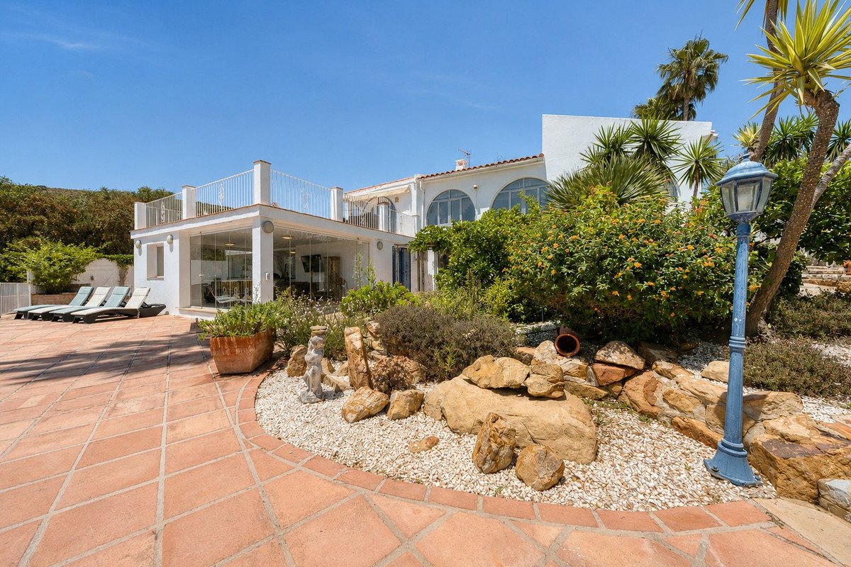 5 Bed Detached Villa in Manilva