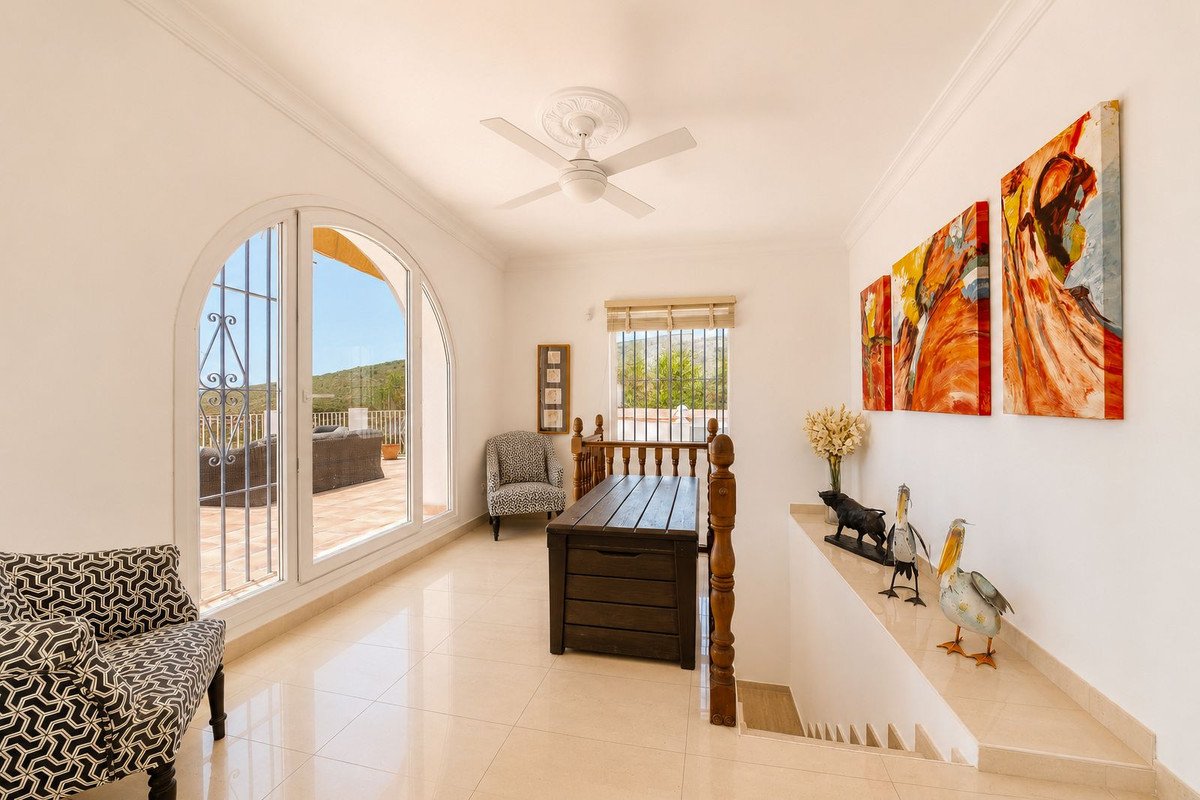 5 Bed Detached Villa in Manilva