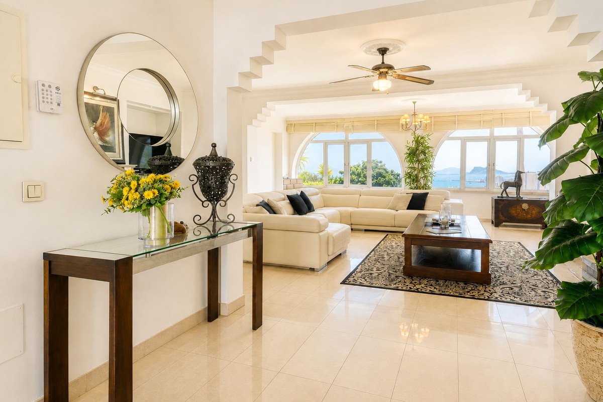 5 Bed Detached Villa in Manilva