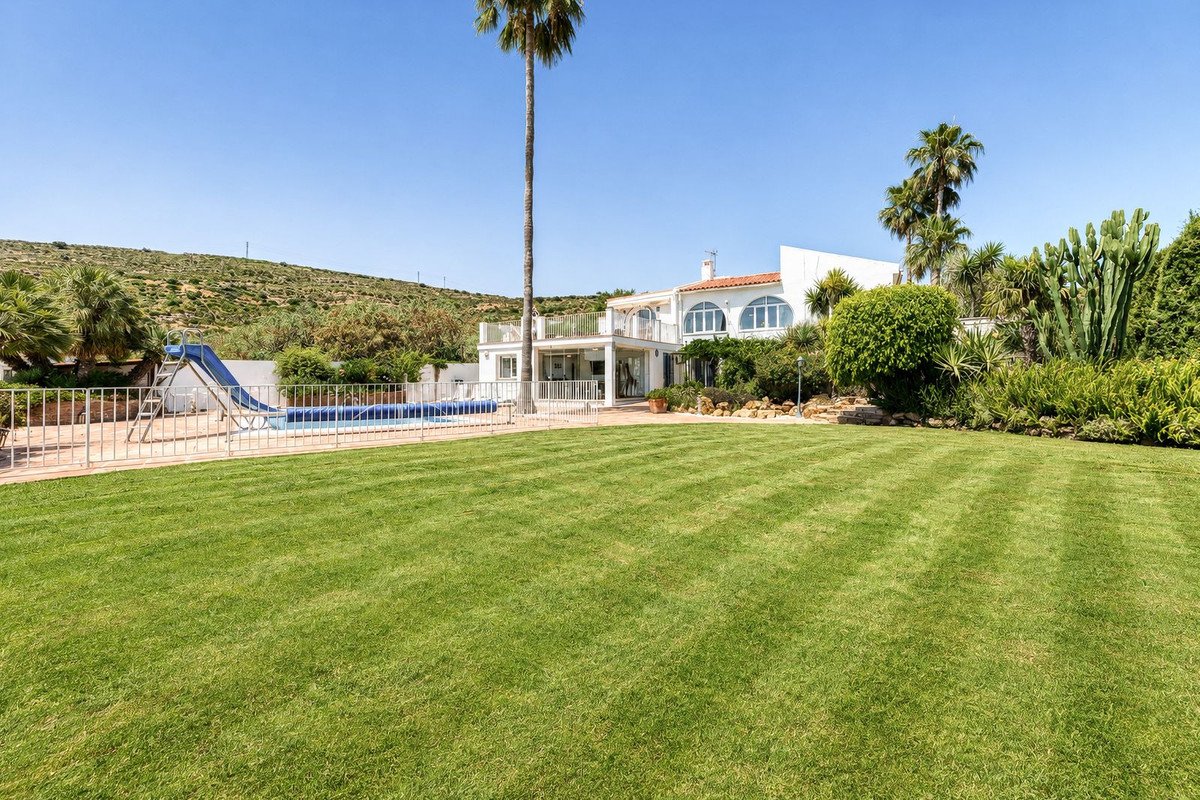 5 Bed Detached Villa in Manilva