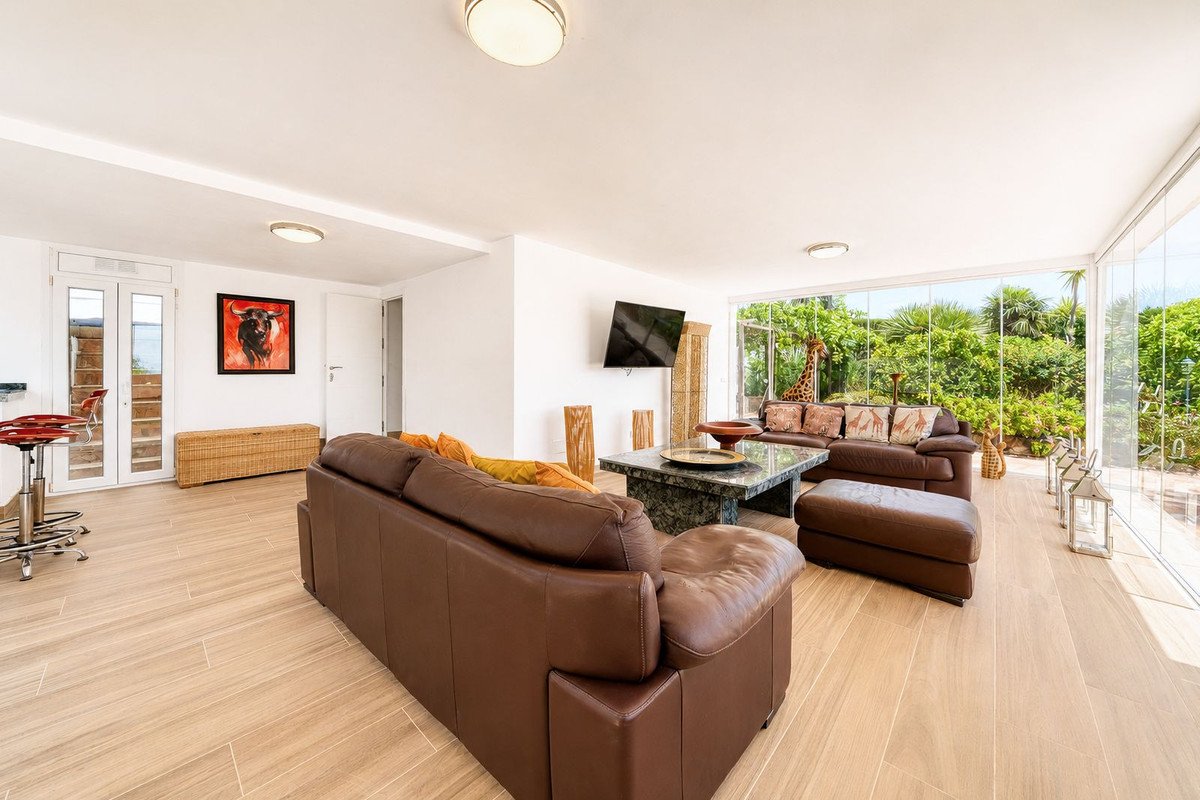 5 Bed Detached Villa in Manilva