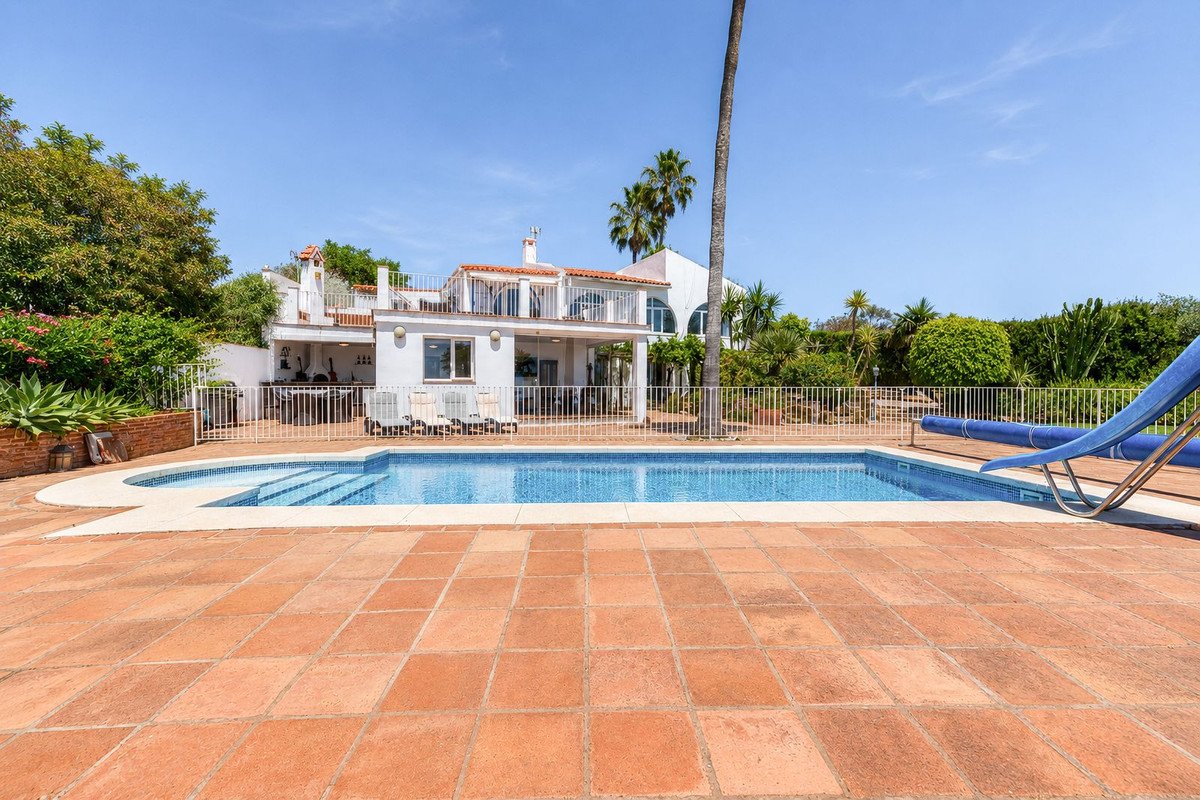 5 Bed Detached Villa in Manilva