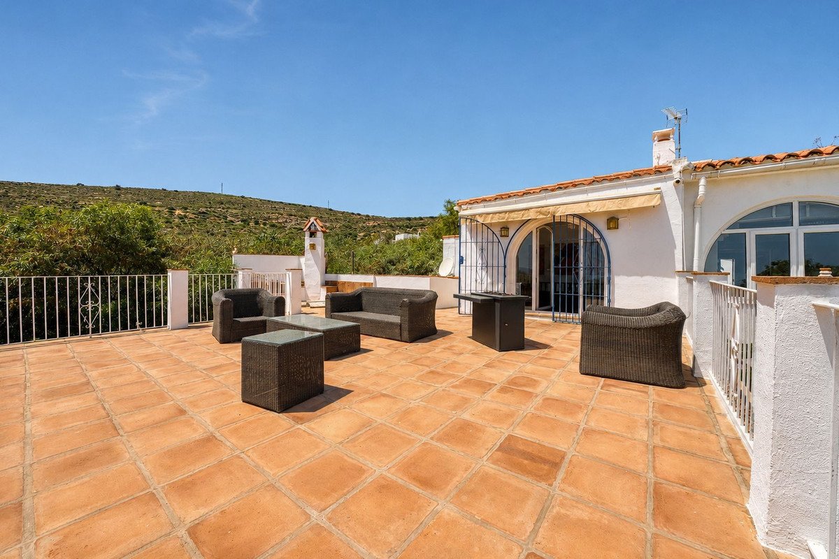 5 Bed Detached Villa in Manilva