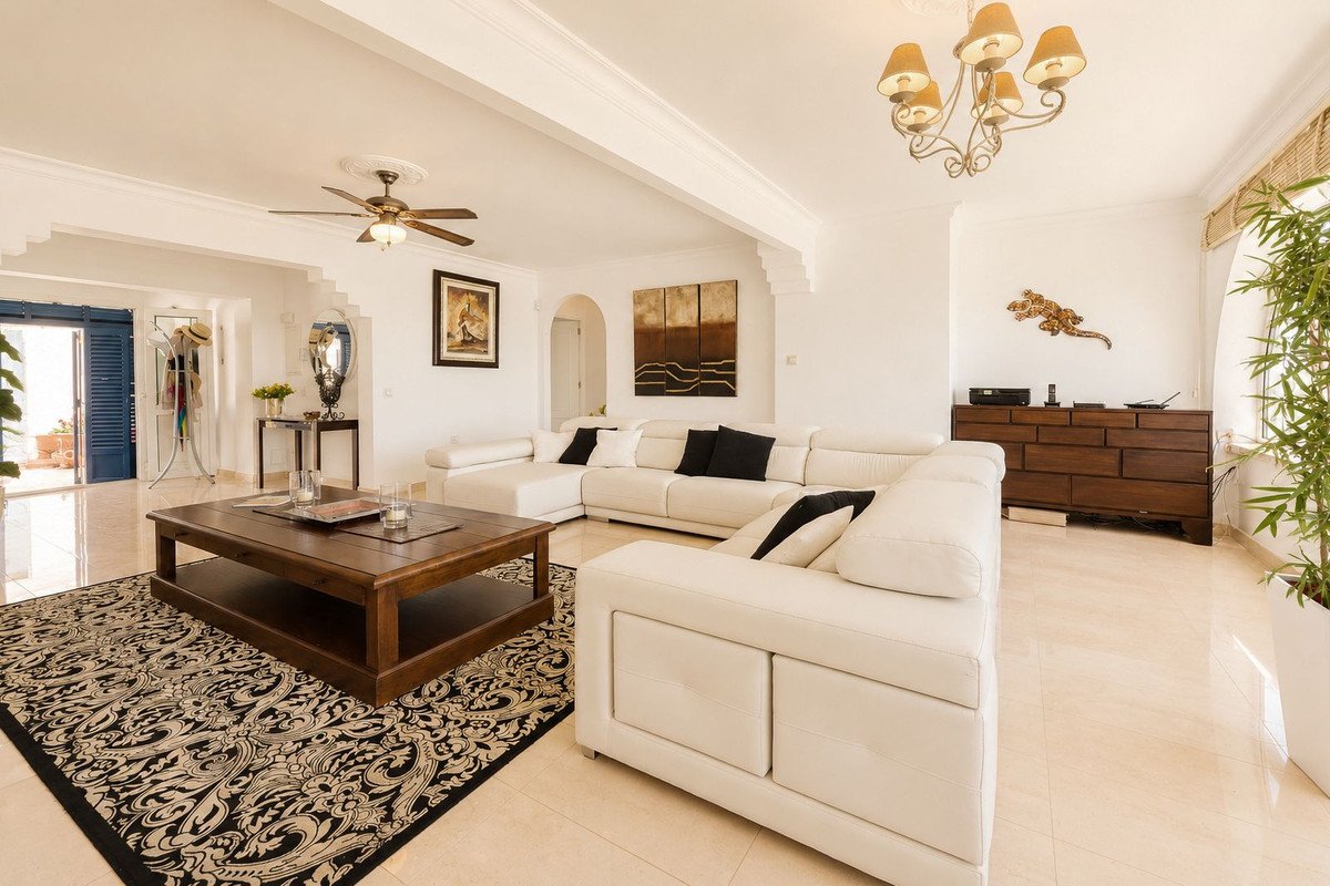 5 Bed Detached Villa in Manilva
